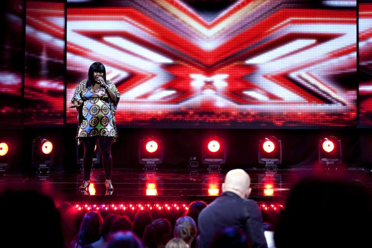 Xfactor. Der har været »auditions, bootcamps og superbootcamps« siden sensommeren til den sjette sæson af 'X Factor', oplyser DR. 