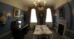 HJEM. Nu kan turister besøge Charles Dickens' hjem og se det skrivebord, hvor Oliver Twist blev skrevet. 