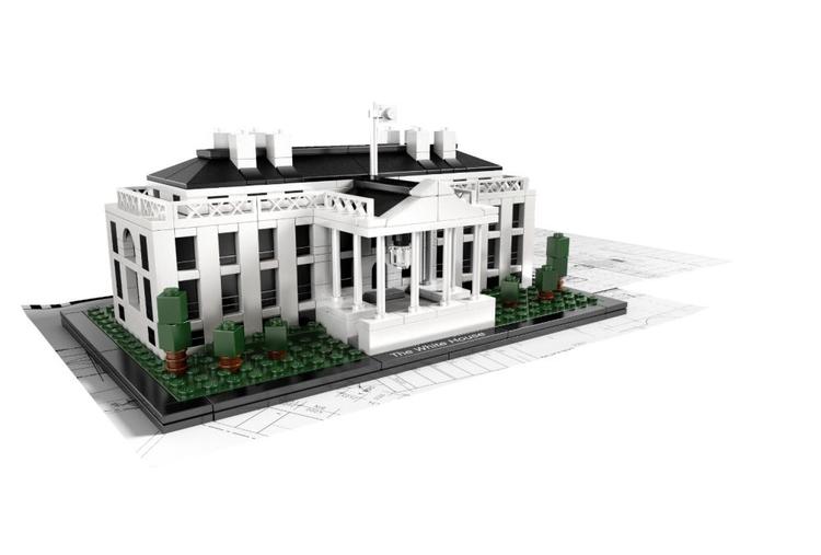 Legebarn. Hvad giver man til manden der har alt? Et saml selv legohus for eksempel. 