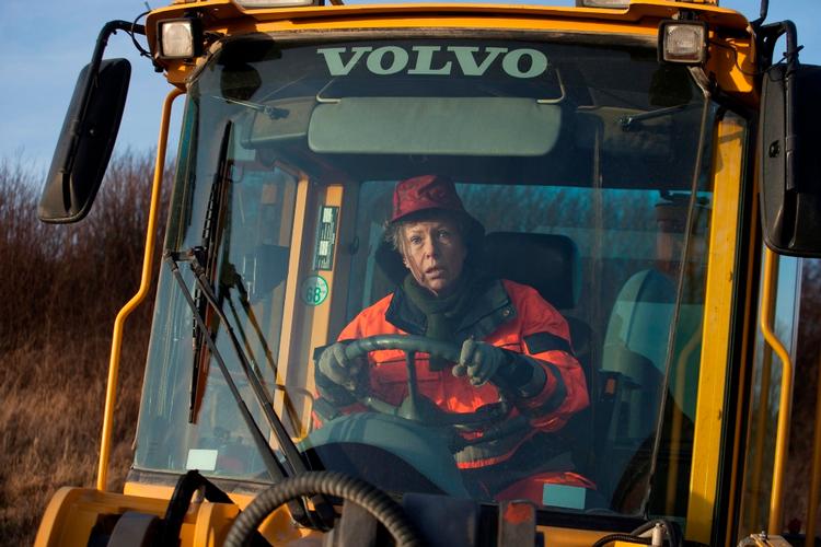 grusgrevinden. Vera Grus er ikke stiv, hun har bare en speciel personlighed, fastslår fiktionschefen i DR. 