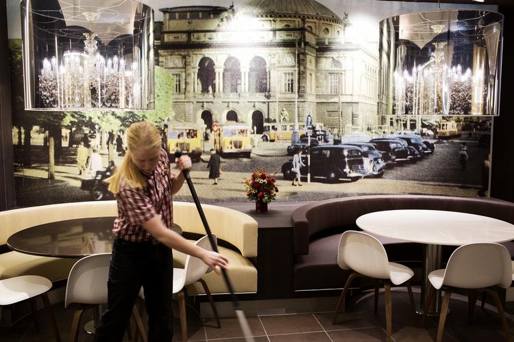 Restaurant. McDonalds åbnede i dag deres nyeste filial på den fornemme adresse Kgs. Nytorv 17. 