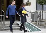 HOSPITAL. Prins William og Kate foran King Edward VII-hospitalet i London. 