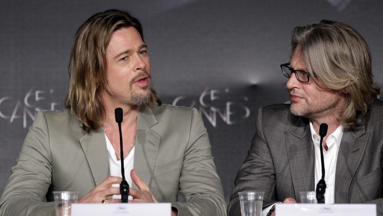 samarbejde. Instruktør Andrew Dominik går gerne ud ad en tangent med en USA-kritik. Hans producer og stjerne, Brad Pitt, danser helst uden om. Her ses de sammen i Cannes. 