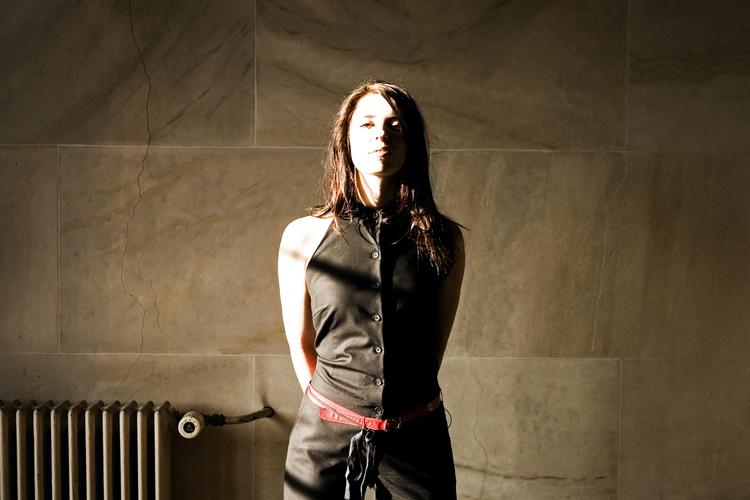 Rockpige. Kira Skov slikker PJ Harvey op ad inderlårene. 