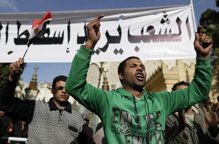 Vrede. Egyptens præsident Mohamed Morsi fastholder, at den udskældte nye forfatning skal til folkeafstemning allerede 15. december, hvilket skaber stor vrede hos oppositionen. 