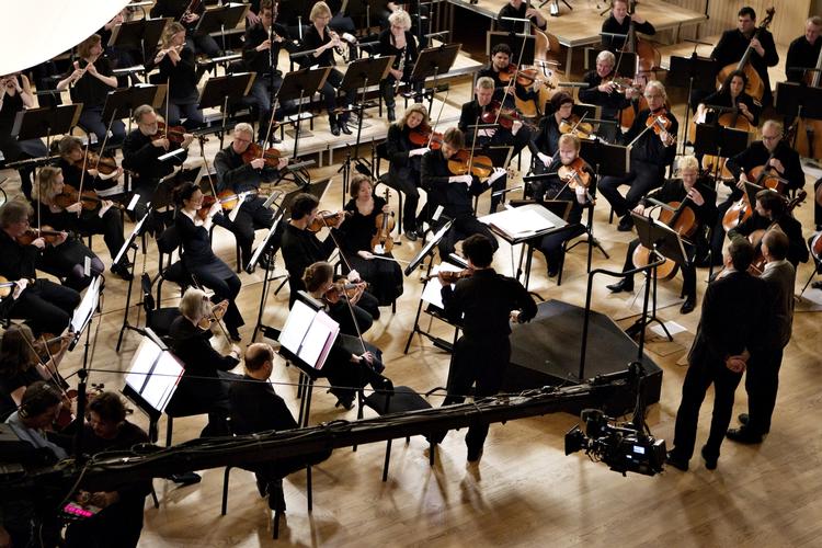 Svævende. En slanket udgave af Aarhus Symfoniorkester gav Bachs musik en følelse af vægtløshed, og sammen med Aarhus Universitetskor bød de på et smukt juleoratorium. 