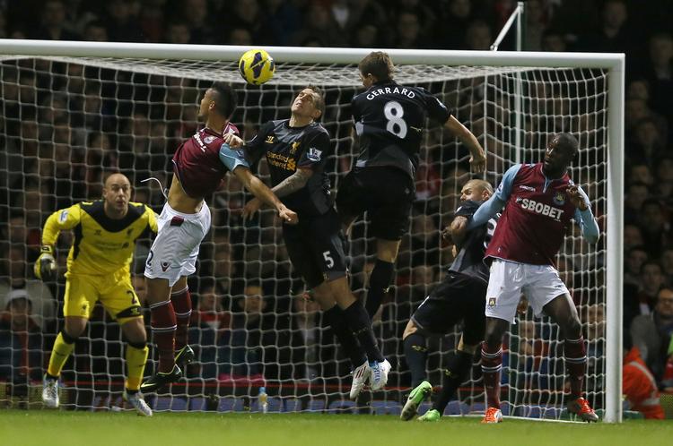 SELVMÅL. West Hams ene scoring var et selvmål af Steven Gerrard, mens to af Liverpools mål blev scoret af tidligere West Ham-spillere, Glen Johnson og Joe Cole. 