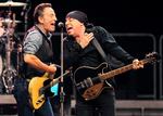 Tilløbbstykke. Bruce Springsteen optræder i Parken med sit  legendariske E Street Band (her guitaristen Steven Van Zandt). 