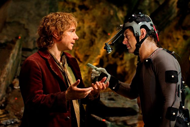 hobbitten. Bilbo Baggins (Martin Freeman) og Gollum (Andy Serkis) i Peter Jacksons storfilm. Efter gallapremieren i aftes mener komikeren Gordon Kennedy dog at vide, at det i virkeligheden er Frits Helmuth, der spiller rollen som Gollum. 