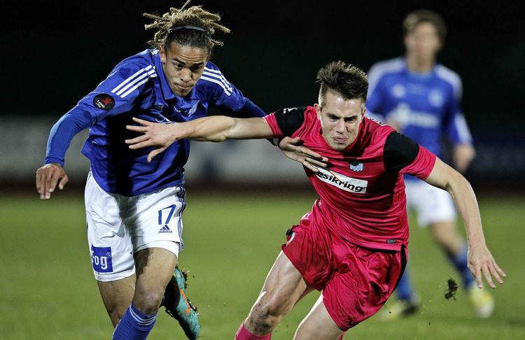 fremad. Yussuf Poulsen (t.v.) har spillet på samtlige danske U-hold og debuterede i juni på U21-landsholdet. 