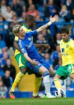 Offer. Sebastian Bassong - her i nærkamp med Chelseas Fernando Torres tidligere i denne sæson - scorede i sejren over Swansea, hvor han fik mindre pæne ord med på vejen af en lokal fan. 