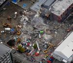 KOLLAPS. Redningsmandskab ved den sammenstyrtede ejendom i Christchurch. 