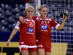 STILFÆRDIGT. Med sin karakteristiske jubel - og 10 scoringer - skaffede Ann Grete Nørgaard (th.) noget af den gejst, Kristina Kristiansen (th.) savnede mod Tjekkiet. 