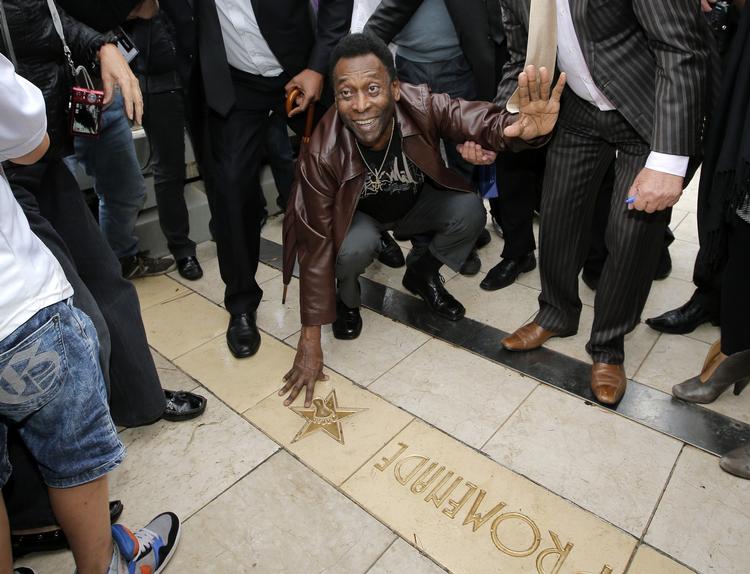 Superstjerne. Pele - her under en hyldest for nylig i Monaco - fik fornemt besøg i går. 
