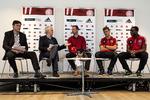 Udtaget. Landstræner Morten Olsen var præsentationen af ligalandsholdet flankeret af bl.a. Andreas Cornelius og Jores Okore. 