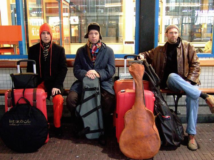 progressivt. Das Kapitals improviserede fortolkning af komponisten Hanns Eisler er årets bedste jazzudgivelse. 