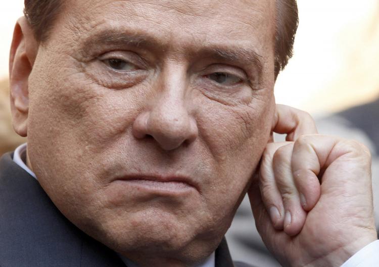 comeback. Silvio Berlusconis beslutning om at igen at gå efter magten i italiensk politik har medført kritik. Aktiemarkederne har også reageret negativt, og det er blevet dyrere at finansiere landets gæld med statsobligationer. 