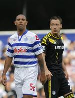 Ferdinand/Terry. Chelsea-anføreren (t.h.) fik fire spilledages karantæne, for  tilsvining af Anton Ferdinand. Men Terry er fortsat kaptajn i Chelsea. 