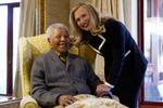 Hillary Clinton besøgte den aldrende Mandela i august 2012. 