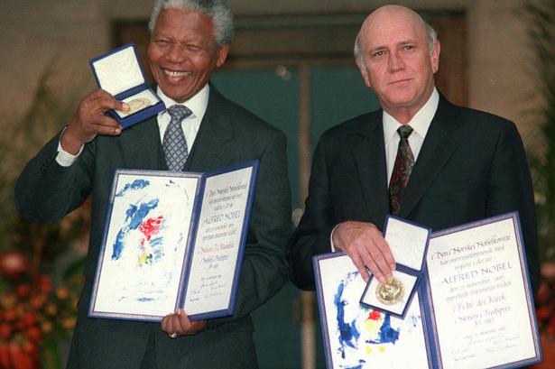 I 1993 modtog Nelson Mandela Nobels Fredspris sammen med Frederik Willem de Klerk, daværende præsident i Sydafrika fra 1989-1994 og en anden af hovedkræfterne bag afviklingen af apartheid i landet. 