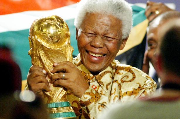I 2004 blev det offentliggjort, at Sydafrika skulle fungere som værtsland for verdensmesterskaberne i fodbold i 2010. 