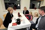 Personligt. Familien Birk Vid mødtes med Helle Thorning Schmidt for at snakke om demokrati, og det at være statsminister. 