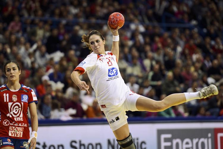 Nedtur. Tre mål af Louise Burgaard var ikke nok til dansk sejr over Serbien. 