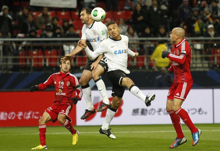Test. I den første semifinale ved VM for klubhold, hvor de to målteknologisystemer er i brug, slog de hvidblusede brasilianere fra Corinthians Al-Ahly fra Egypten 1-0. 