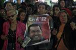 Sorg. Venezuelanere var mødt op på Simón Bolivar-pladsen i Caracas for at bede for Chávez, mens han blev opereret i Havana, Cuba. 