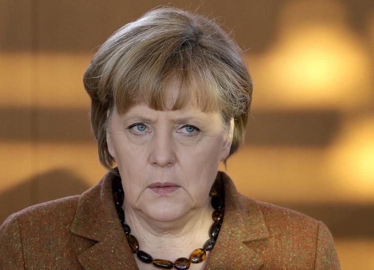 tilfreds. Tysklands kansler, Angela Merkel, mener, at det banktilsyn, som EU's finansministre blev enige om efter maratonforhandlinger i nat, er godt for EU. 