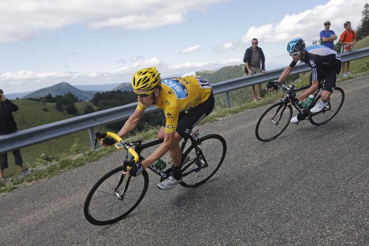 Duel. Flere eksperter er af den opfattelse, at Chris Froome (bagerst) kunne havde besejret Bradley Wiggins ved dette års Tour. Løjtnanten holdt sig dog som regel pænt i baggrunden. 
