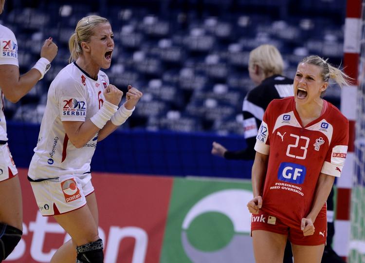 øv! Det vakte enorm skuffelse i den danske lejr, da spillerne fandt ud af at sejren over Norge i går alligevel ikke gav direkte adgang til VM næste år.  I stedet skal Danmark ud i to playoff-kampe. 