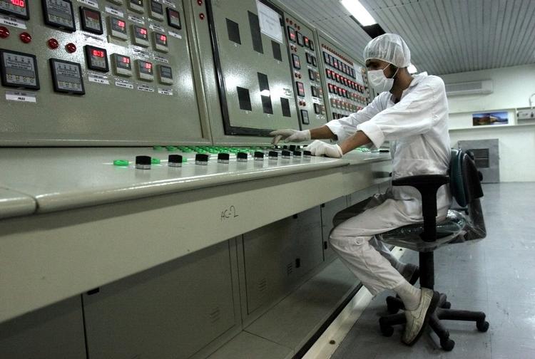 atomvåbenmagt? Iran hævder, at landets atomprogram kun har fredelige civile formål, mens der er international frygt for, at landet er ved at udvikle atomvåben. 