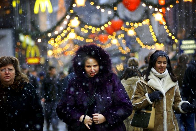 Trængsel. Der er gang i den i storcentre og butiksgader over hele landet, men med et smil og en positiv indstilling kan du være med til at gøre juleshoppingen langt mere behagelig for dig selv og andre. 