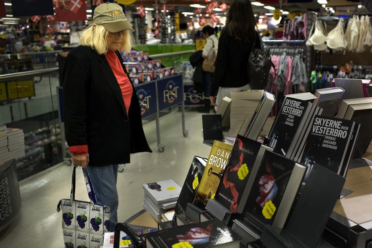Supergave. Både krimier, legetøj og dvd'er sælger godt i supermarkederne som julegaver. 