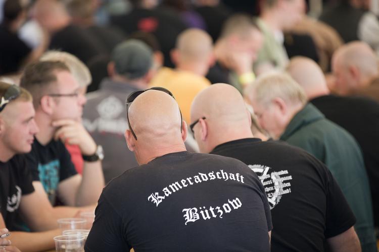 sommerstævne. NPD har et sted mellem 5.000 og 7.000 medlemmer. Her ses en del af af dem ved sommermødet i Viereck nord for Berlin i august. 