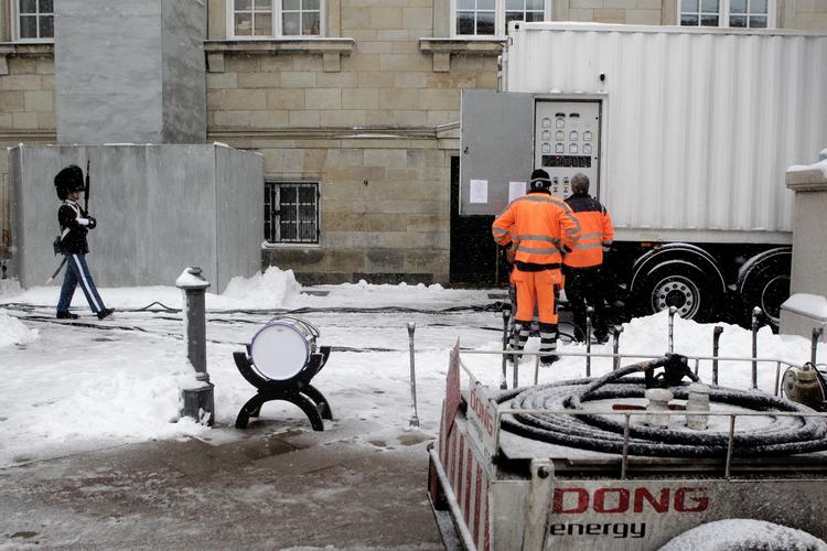 strømsvigt. Omkring 7.000 husstande blev berørt, da strømmen røg i Københavns indre by søndag aften og mandag formiddag. 