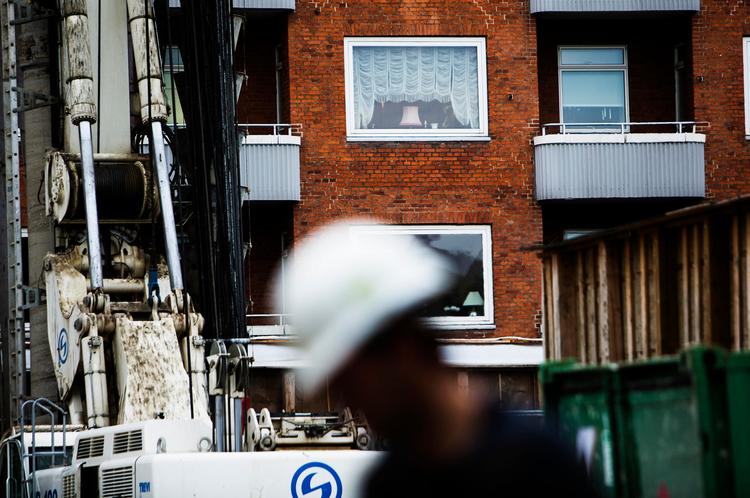 Nabohjælp. Med et år til kommunalvalget er der udbrudt slagsmål på  Københavns Rådhus. Byggeriet af Metro Cityringen, som politikerne selv har  vedtaget, belaster borgerne mere end forudset. 