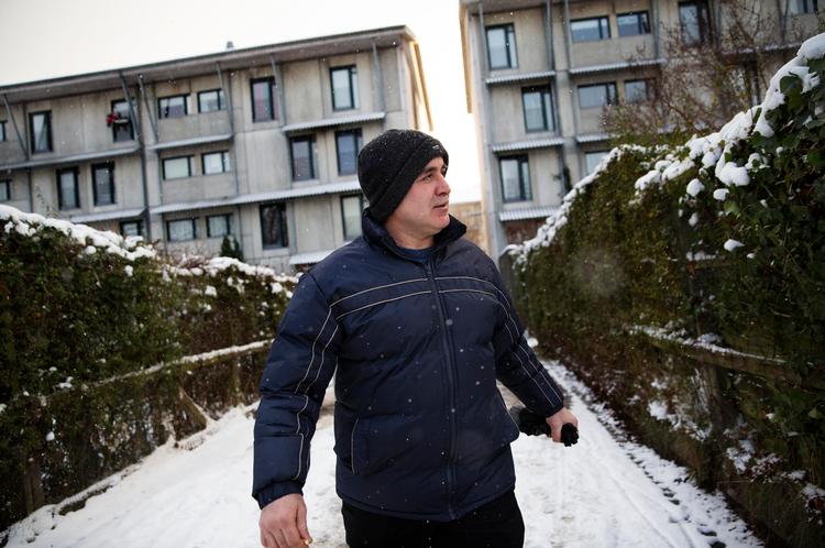 Sherif. Der er nok ikke nogen i Egedalsvænge, der ikke kender Ismail Sahan. Han sidder i bestyrelsen for beboerforeningen og følger omhyggeligt med i alt, hvad der foregår. 