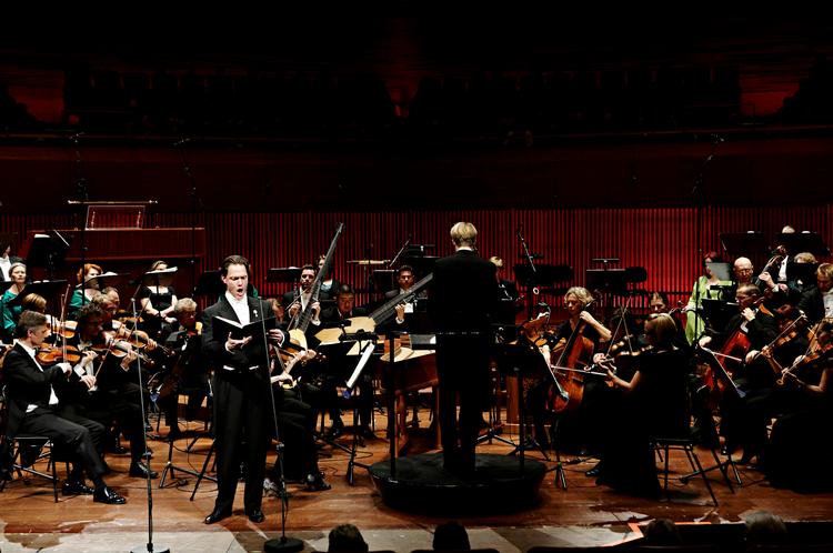 Amen. Solisterne, her Palle Knudsen, klarede sig godt som de operasangere, de er, men knap så godt som baroksangere. 