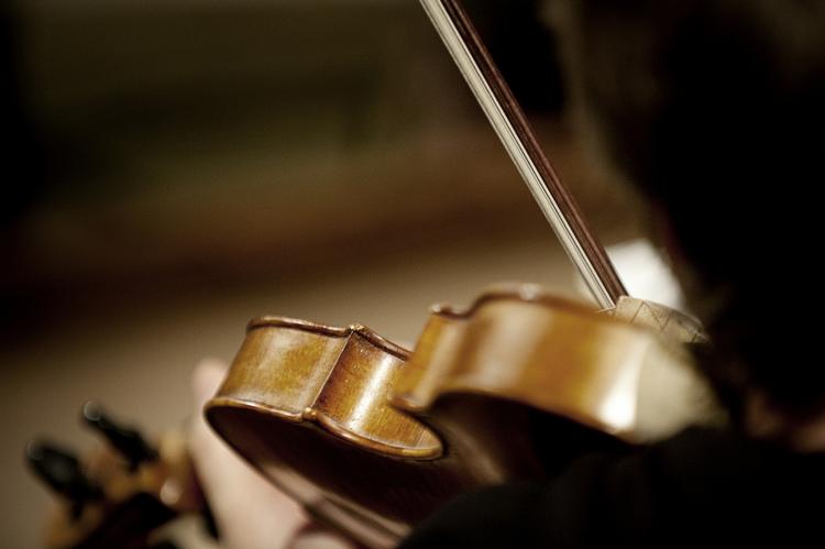 JUL. Filharmonisk Kor sammen med musikere fra Odense Symfoniorkester og et flot lineup af internationale sangsolister lod det blive jul i Mellemøsten. 