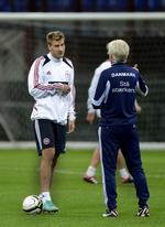 Hovedbrud. Hvem skal erstatte Bendtner i VM-kvalkampene til foråret? Morten Olsen har tre måneder til at finde en vinderformel. 