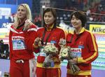 MEDALJESAMLER. Efter bronze i 50 meter butterfly (billedet) og guld i 4x100 meter medley opnåede Jeanette Ottesen (tv.) sin tredje medalje ved VM i 4x100 meter fri. 