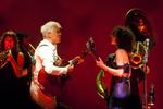 Samarbejde. David Byrne kender mange måske fra Talking Heads, mens Annie Clark er bedre kendt under aliasset St. Vincent. 