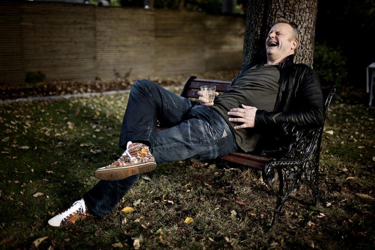 Humor. Komiker Jan Gintberg besøger offentligt ansatte i anden sæson af 'Gintberg på Kanten'. Og Politiken.dk's læsere mener, han klarer det glimrende. 