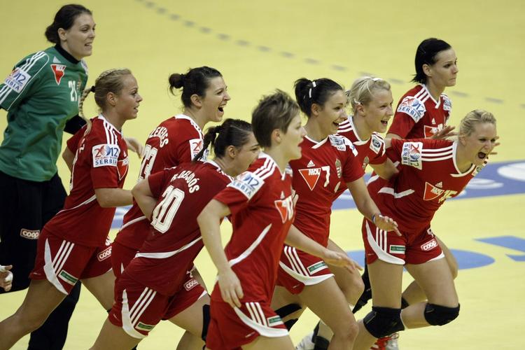 bronzejubel. Om kampen om tredjepladsen betyder noget? Jo, det skulle dette billede af ungarske vindere gerne bevise. 