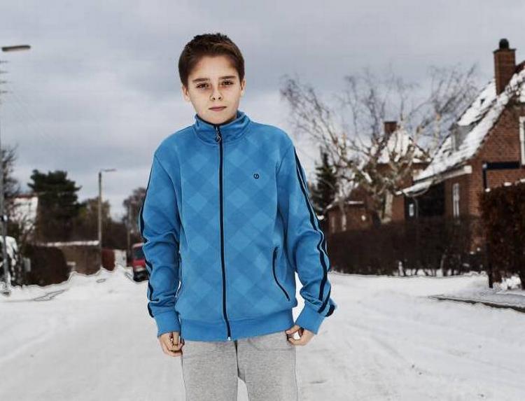 Koldt. Eget tøjvalg. Carl Emil i det tøj, han gerne vil gå i skole i. 