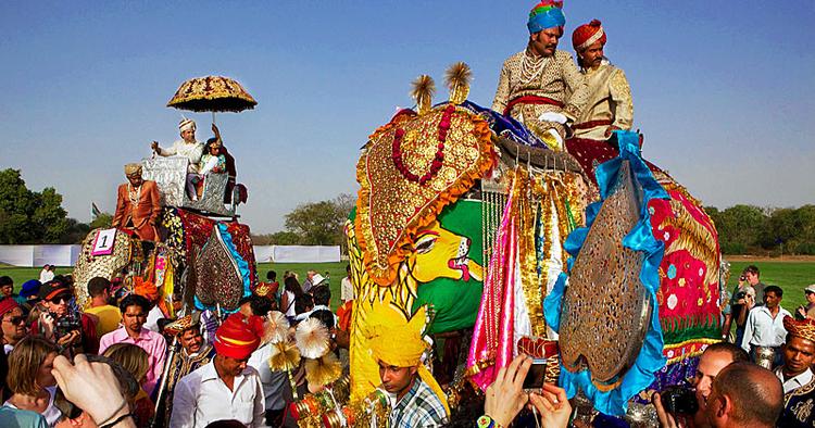 Pryd. Det tager timer at dekorere en elefant, og opfindsomheden må tages i brug. 
