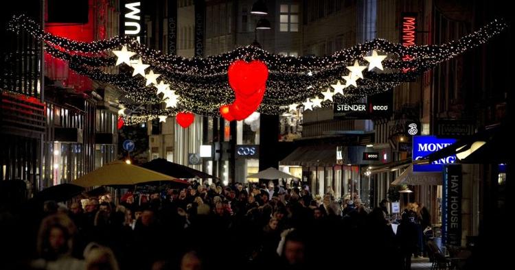 Strøget. Juleudsmykning på Strøget i København. 