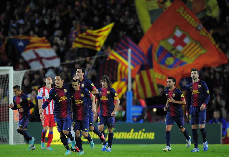 normaltilstand. FC Barcelona-spillere jubler over en scoring i topkampen mod Atletico Madrid, der blev sendt hjem fra Barcelona med et 4-1-nederlag. 